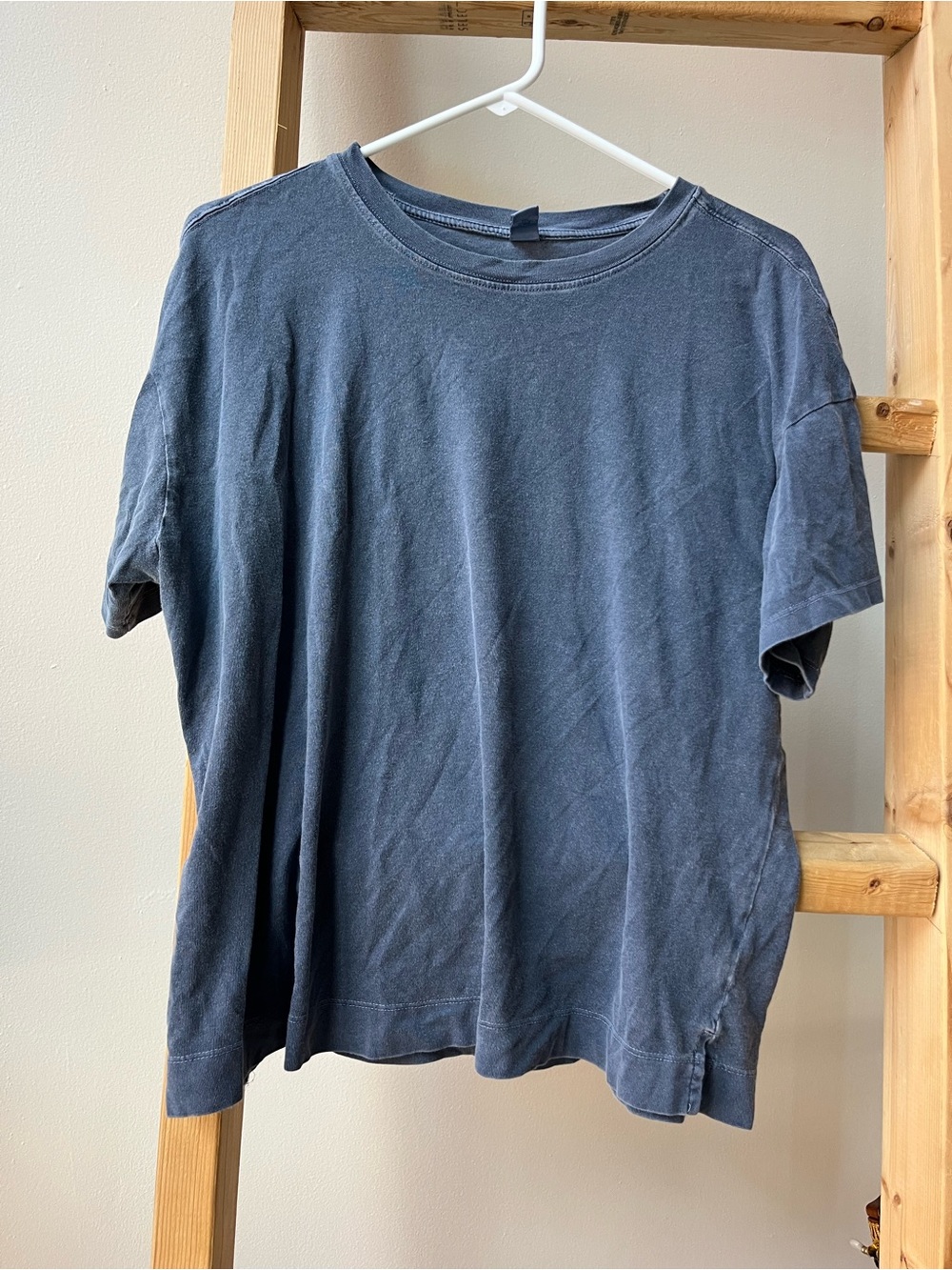 Old Navy Short-Sleeve Crewneck Tee in Washed Navy Blue